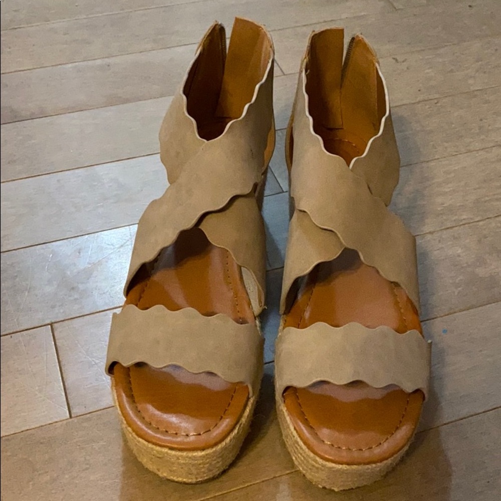 Women’s 8.5 Indigo rd. Sandals